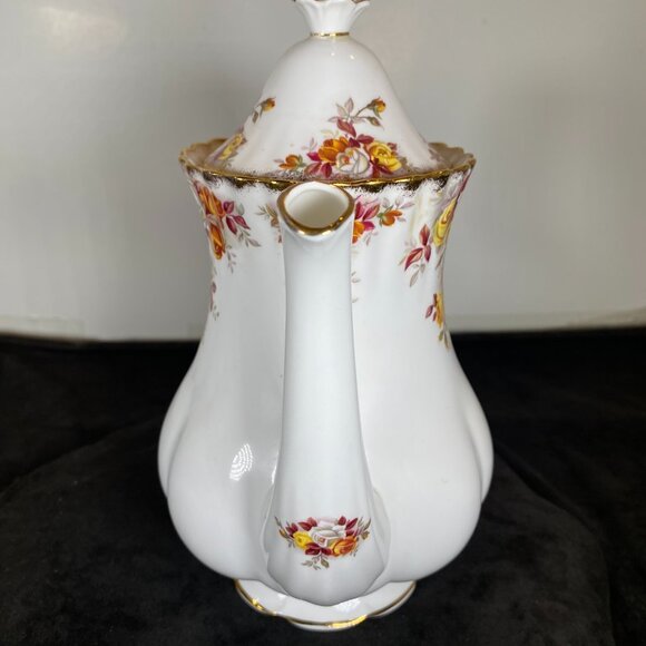 1960's Vintage Royal Albert 10" Tall Lenora Teapot in excellent condition, - Picture 4 of 10